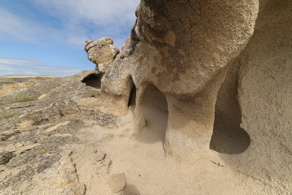 Oolite colonnade