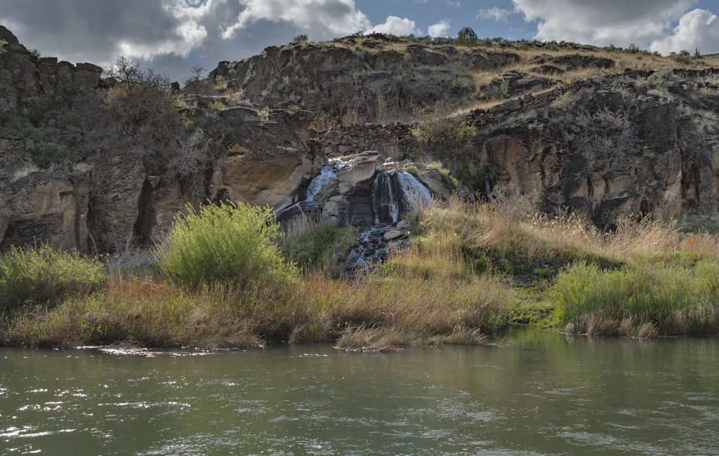Warm pools above the river