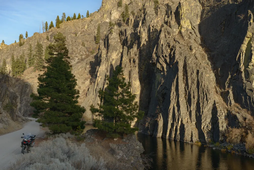 Cliffs along the Middle Fork